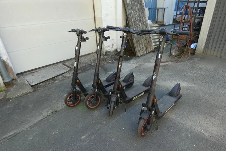 4x OKAI ES400A Profi E-Scooter